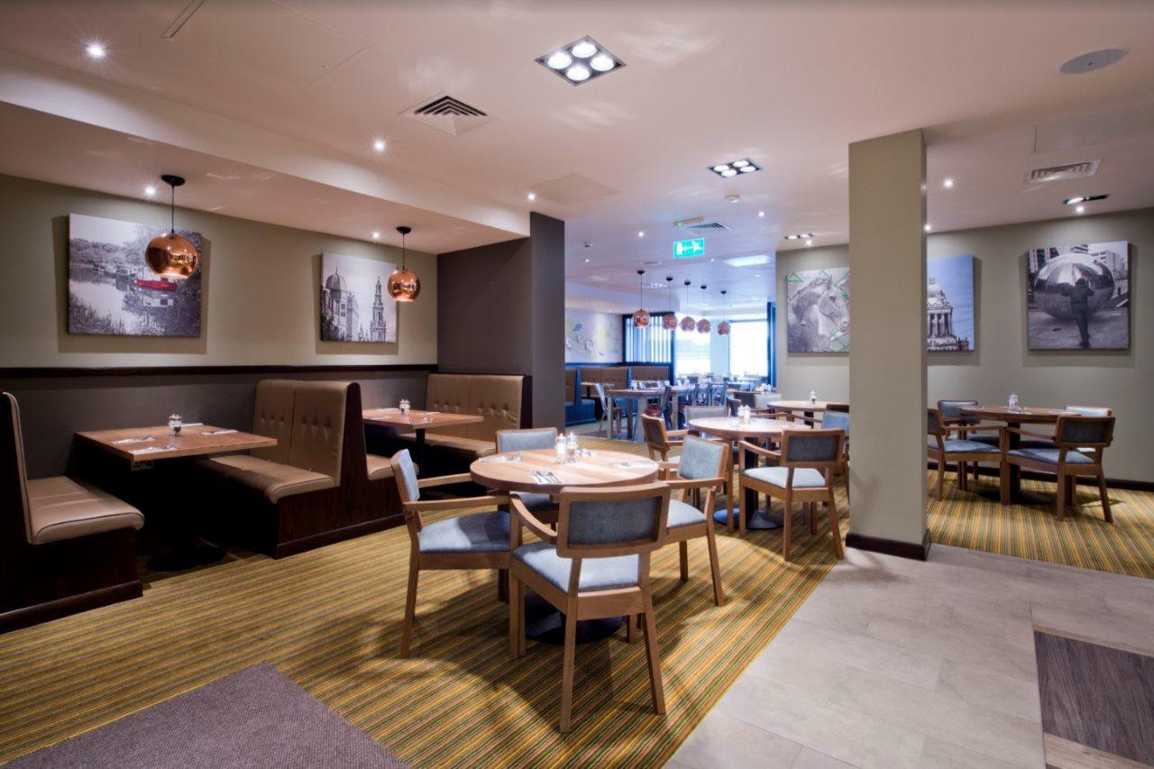 Premier Inn Leeds City Centre Exterior photo