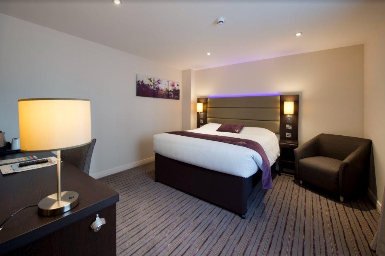 Premier Inn Leeds City Centre Exterior photo